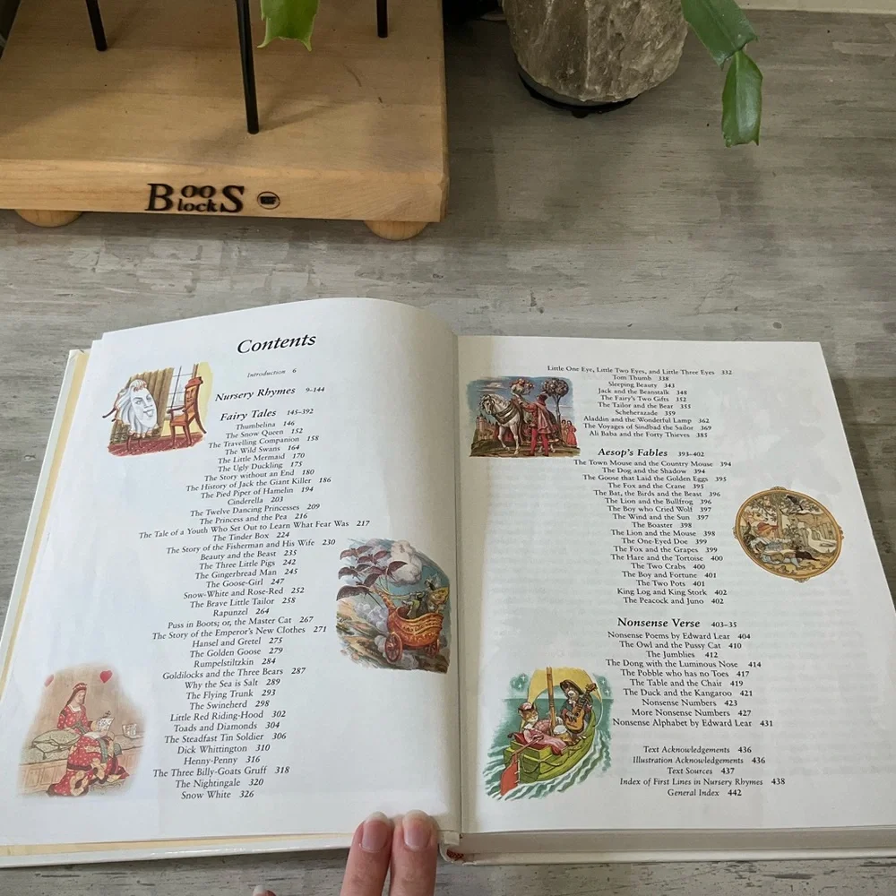 The Children's Treasury: Fairy Tales, Nursery Rhymes & Nonsense Verse Ha… - Picture 8 of 15